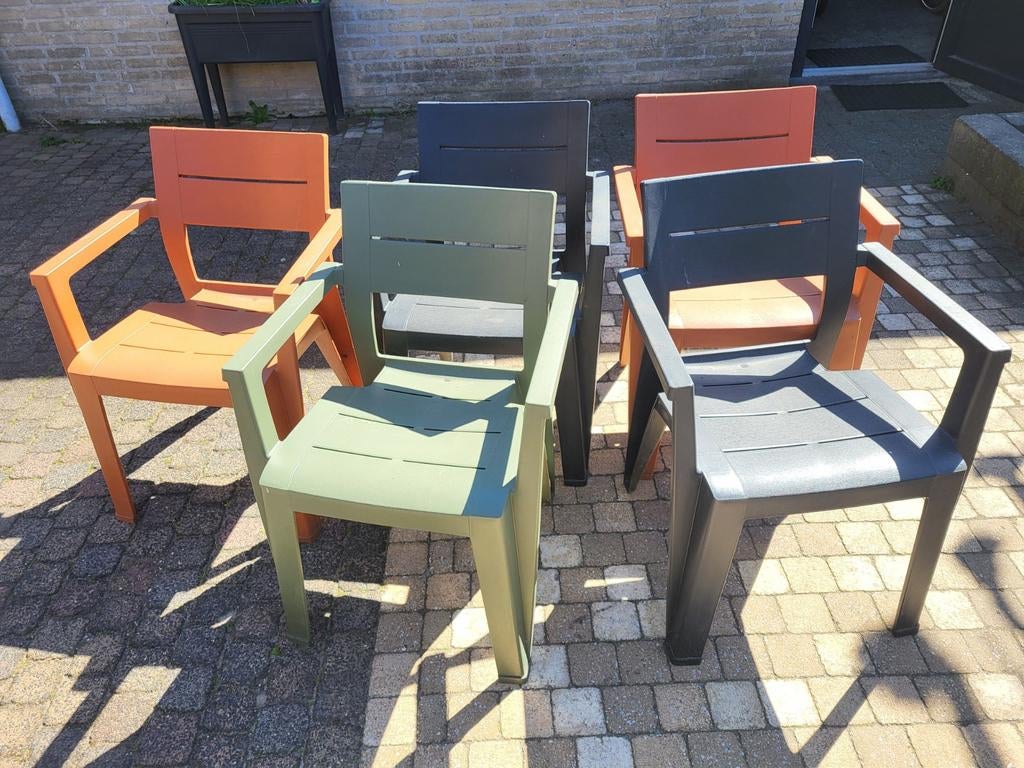 5 hardplastic tuinstoelen Keter, Tuin en Terras, Tuinstoelen, Ophalen, Gebruikt, Kunststof