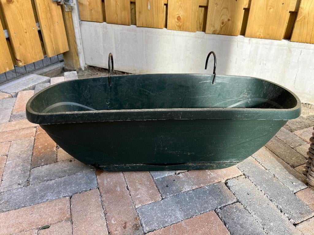 stevige groene kunststof bloembak met haken, Ophalen, Kunststof, Gebruikt, Minder dan 30 cm