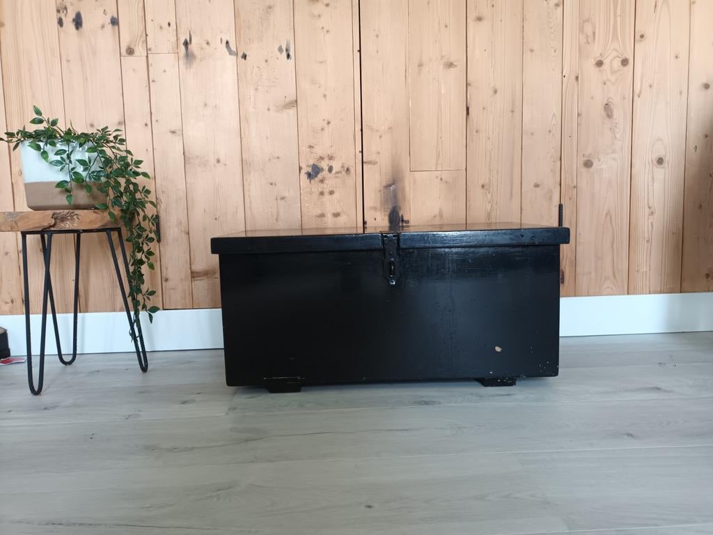 Mooie oude houten kist - salontafel, tv meubel, opbergkist, Huis en Inrichting, Woonaccessoires | Kisten, Gebruikt, Minder dan 50 cm