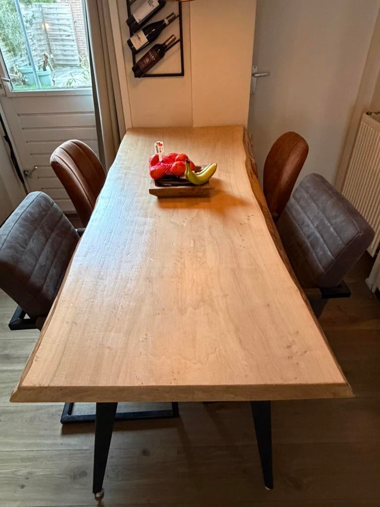 Robuuste eettafel, Ophalen, Zo goed als nieuw, 4 tot 6 stoelen