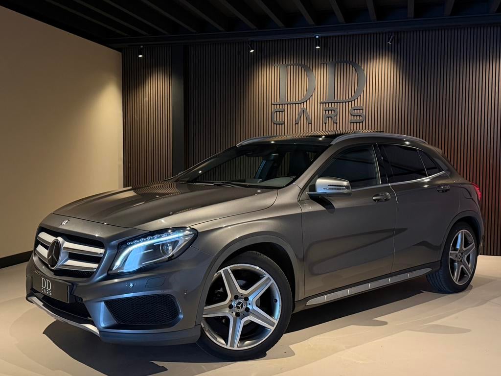 Mercedes-Benz GLA 200 | Pano | AMG | Camera | H&K | Memory |, Auto's, Zwart, 715 kg, Bedrijf, 1335 kg