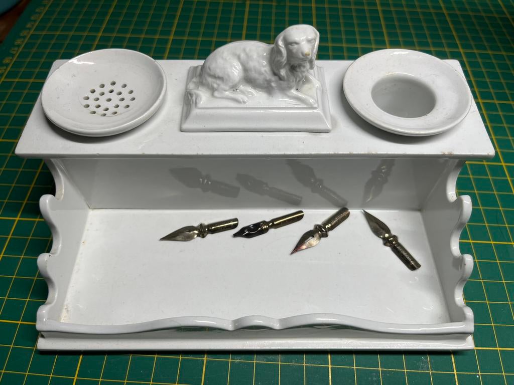 Petrus Regout compleet inktstel met kooiker hondje, Ophalen of Verzenden