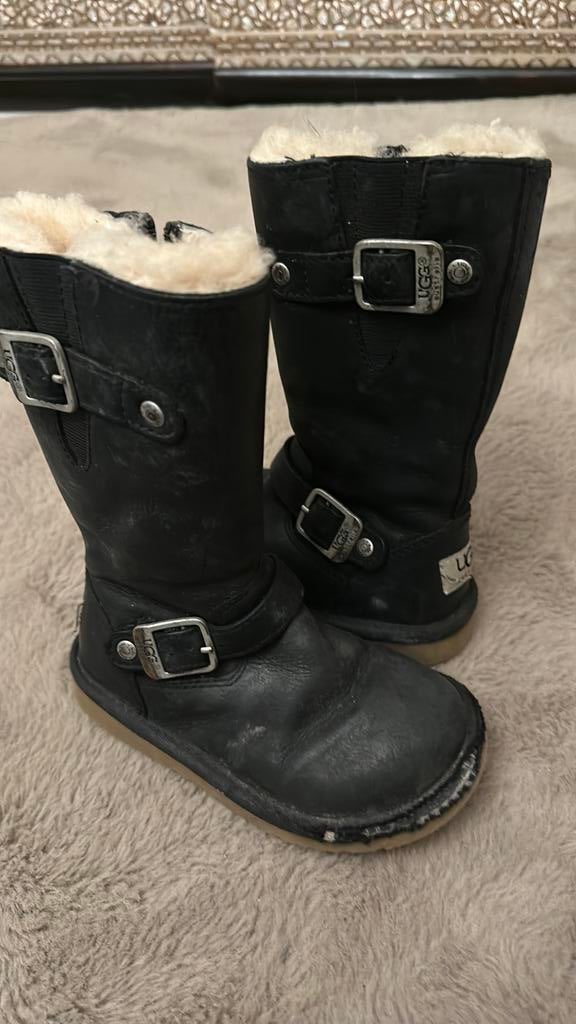 Te koop ugg zwart leren maat 27, Kinderen en Baby's, Kinderkleding | Schoenen en Sokken, Gebruikt, UGG, Meisje, Ophalen of Verzenden