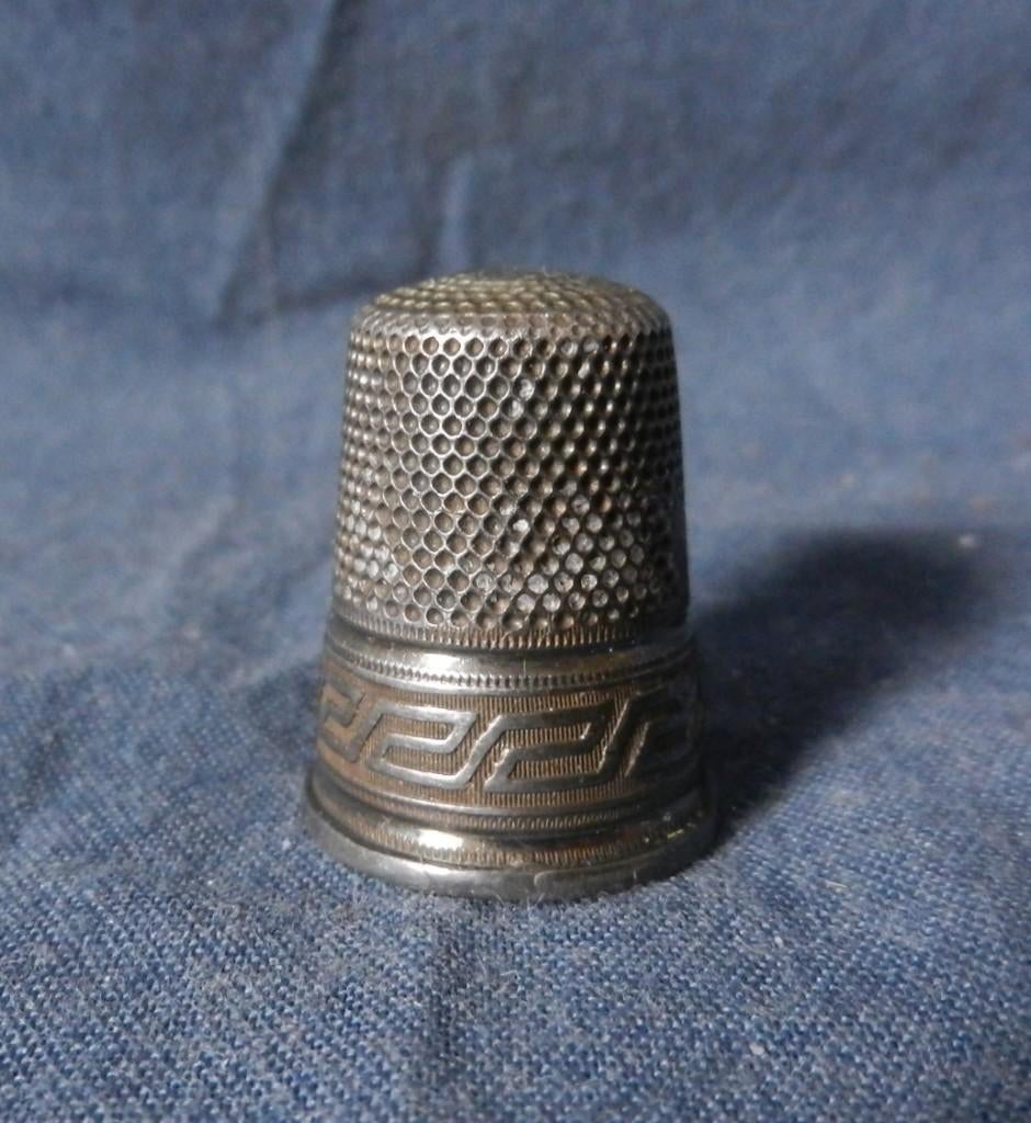 Zilveren vingerhoed Duitsland meanderband ca. 1920-1930, Antiek en Kunst, Antiek | Goud en Zilver, Ophalen of Verzenden, Zilver