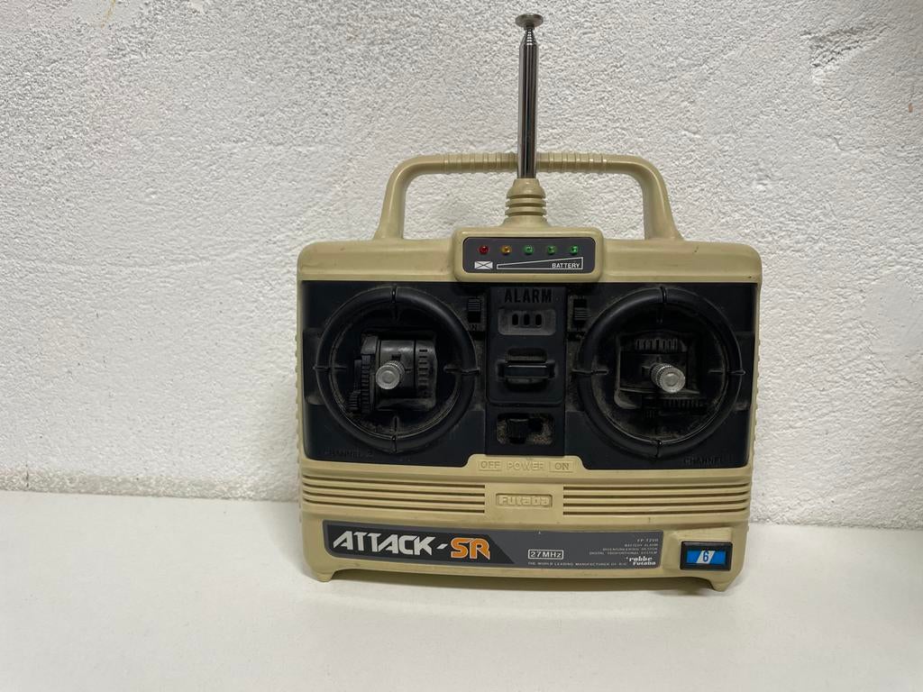 Futaba Attack-SR Afstandsbediening, Hobby en Vrije tijd, Modelbouw | Auto's en Voertuigen, Gebruikt, Auto, Groter dan 1:32, Fujimi