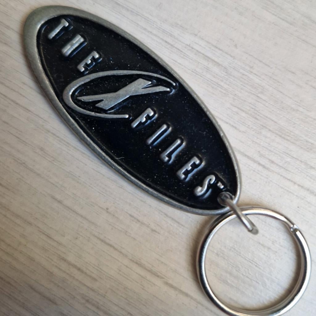 1998 the x-files sleutelhanger metaal x files keychain, Ophalen of Verzenden, Actiefiguur of Pop