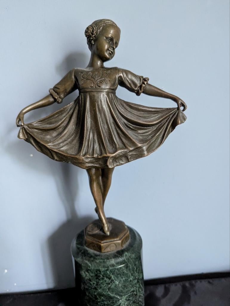 Bronzen beeldje van een dansend meisje, Antiek en Kunst, Ophalen of Verzenden