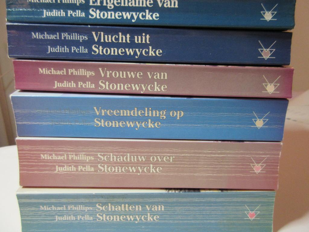 Michael Phillips& Judith Pella- Stonewycke -serie 6 delen, Boeken, Ophalen of Verzenden, Gelezen, Michael Phillips& Judith, Nederland