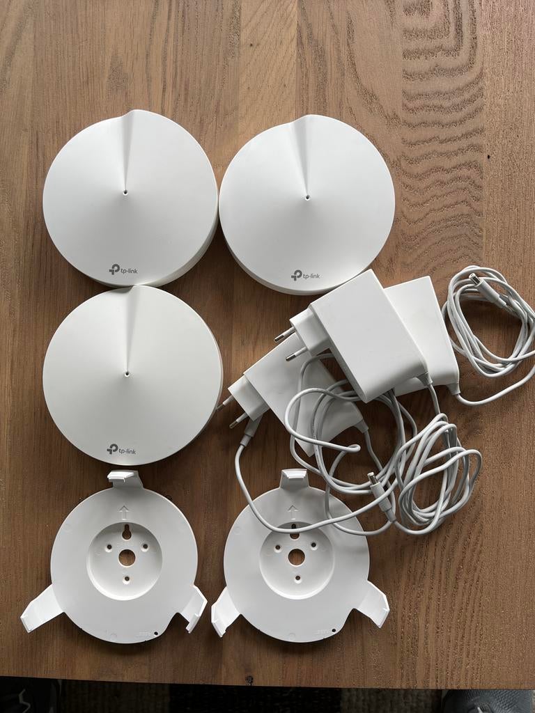 TP-Link Deco M9 Plus - 3 stuks + 2 houders, Computers en Software, Powerlines, Zo goed als nieuw, Ophalen of Verzenden