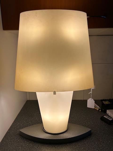 Fontana Arte model 3064, Huis en Inrichting, Lampen | Tafellampen, 50 tot 75 cm, Zo goed als nieuw, Glas, Dissident