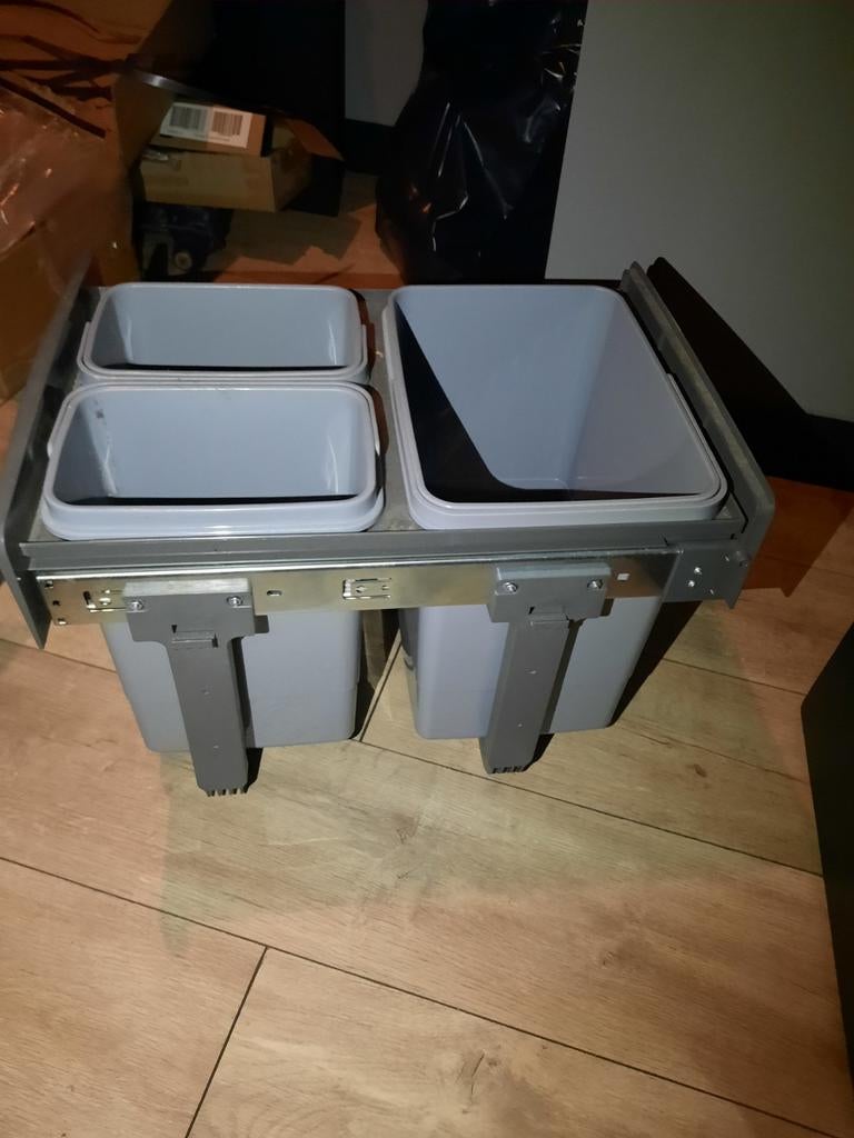 Uitschuifbare prullenbak, Ophalen, Gebruikt