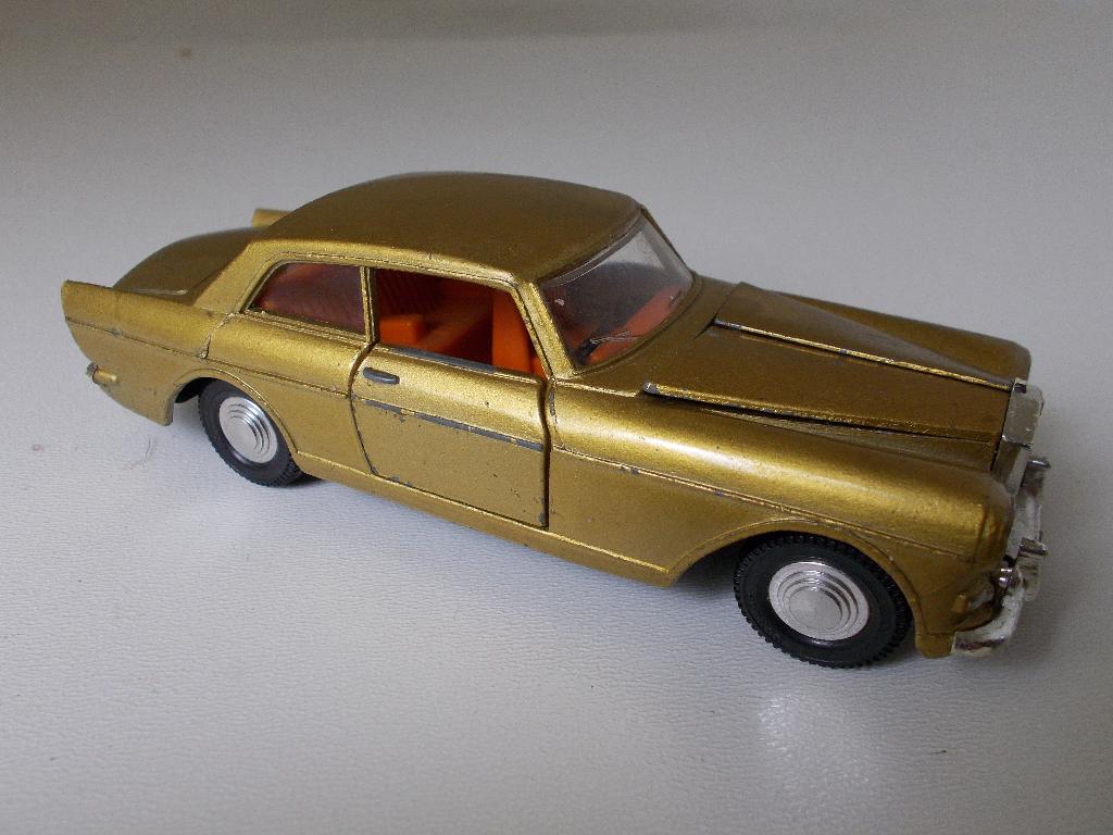 1964 Dinky Toys 127 ROLLS ROYCE SILVER MK III (Gold)