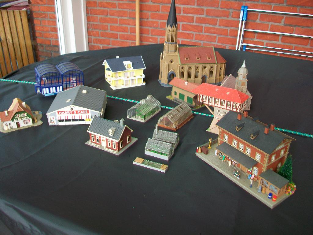 Te koop een partijtje huisjes, Hobby en Vrije tijd, Modeltreinen | H0, Overige merken, Gebruikt, Gelijkstroom of Wisselstroom
