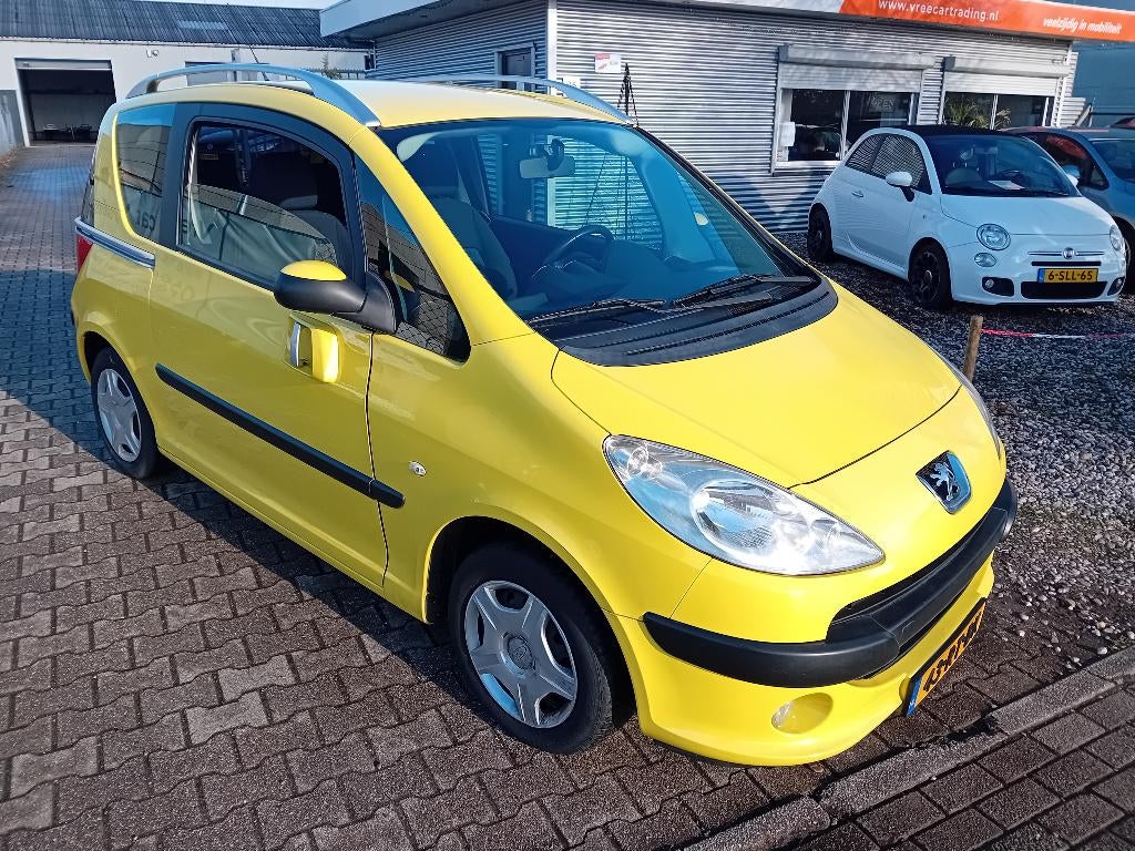 Peugeot 1007 1.4 BJ2005 NETTE AUTO! APK 08-2026, Voorwielaandrijving, Stof, 1360 cc, 49 €/maand