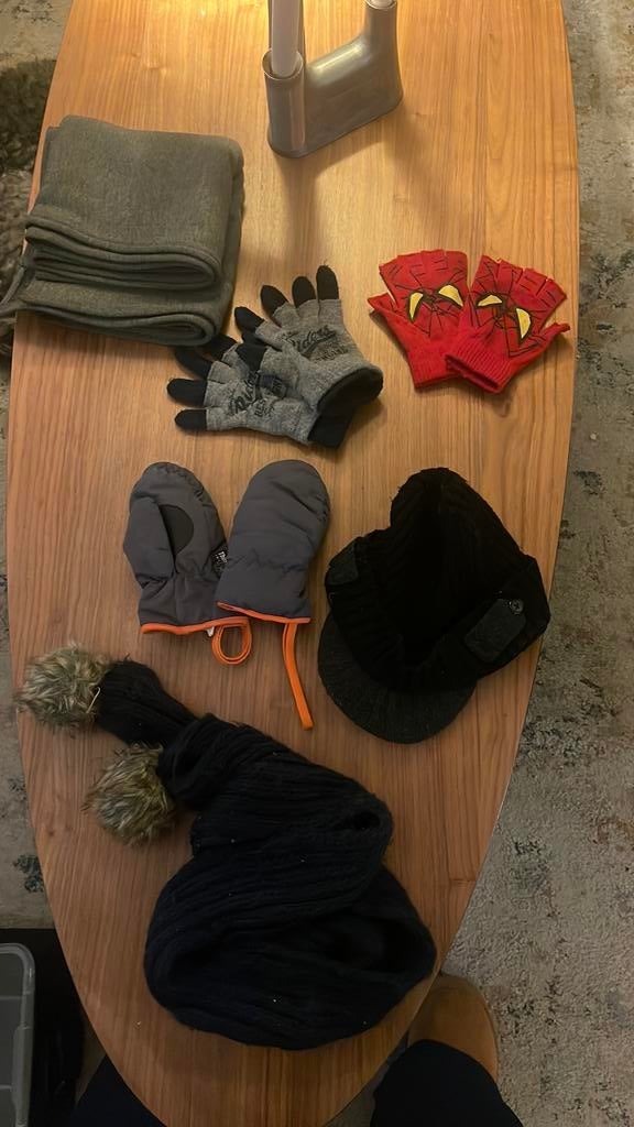 Wanten handschoenen pet muts 2x sjaal spiderman, Jongen of Meisje, Ophalen of Verzenden, Zo goed als nieuw, 104 of kleiner