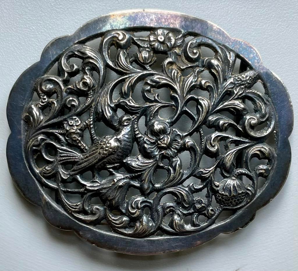 Oude verzilverde broche, vogel bloemen, gesp sieraad Zilpla, Gebruikt, Ophalen of Verzenden, Zilver, Zilver