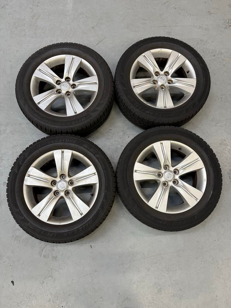 KIA Winterbanden Set 225/60R17, Auto-onderdelen, Banden en Velgen, Ophalen, Gebruikt, Banden en Velgen, 17 inch