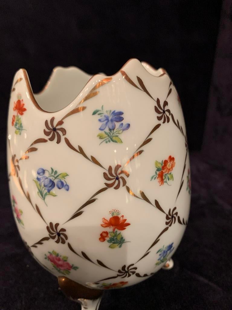 Antieke porseleinen ei met bloemmotief, Ophalen of Verzenden