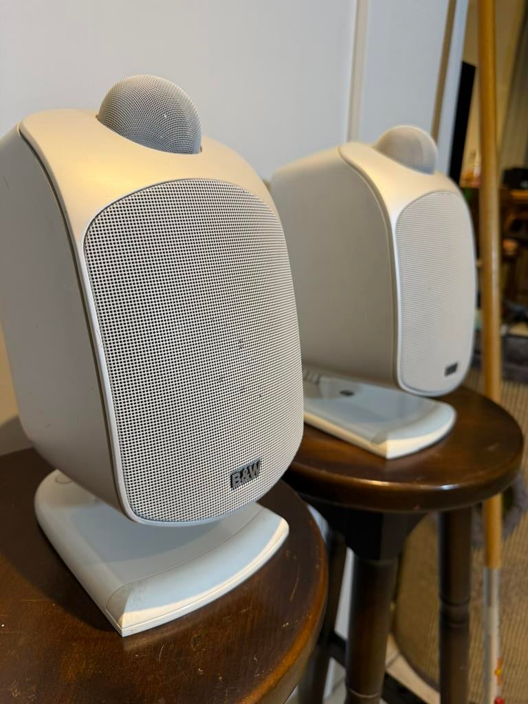 B&W LM1 witte design luidsprekers – 100W / 8Ω – set van 2, Zo goed als nieuw, 60 tot 120 watt, Front, Rear of Stereo speakers