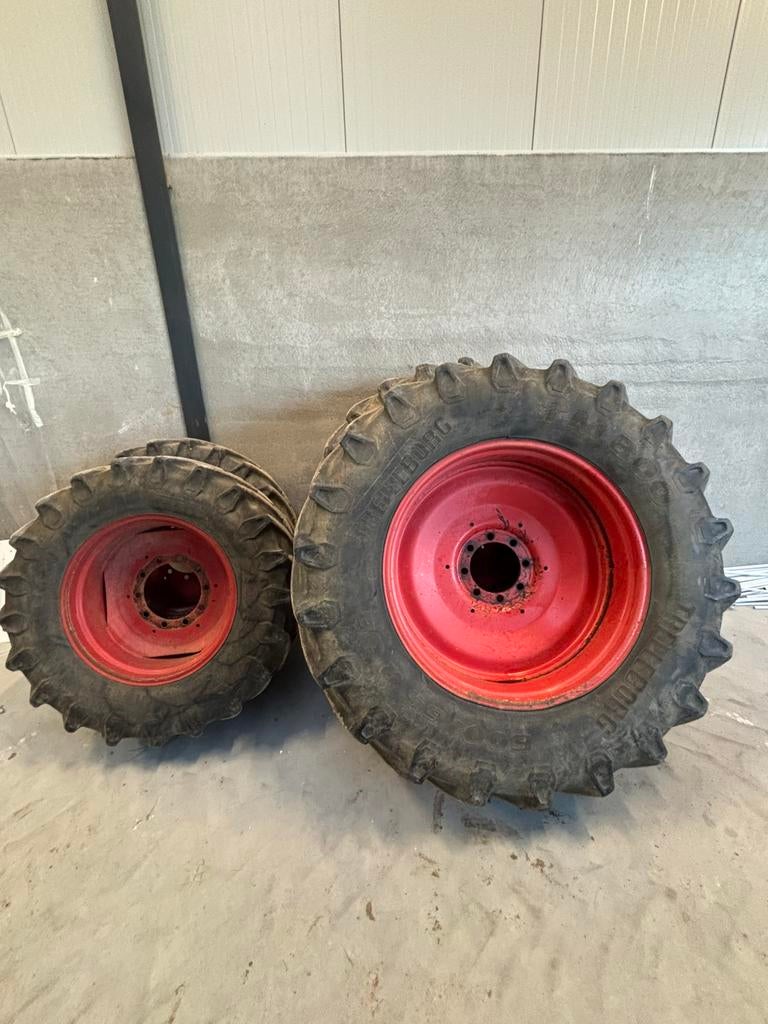 Banden set telleborgs 600 / 65 r 38, Zakelijke goederen, Agrarisch | Onderdelen | Banden, Velgen en Assen, Ophalen of Verzenden