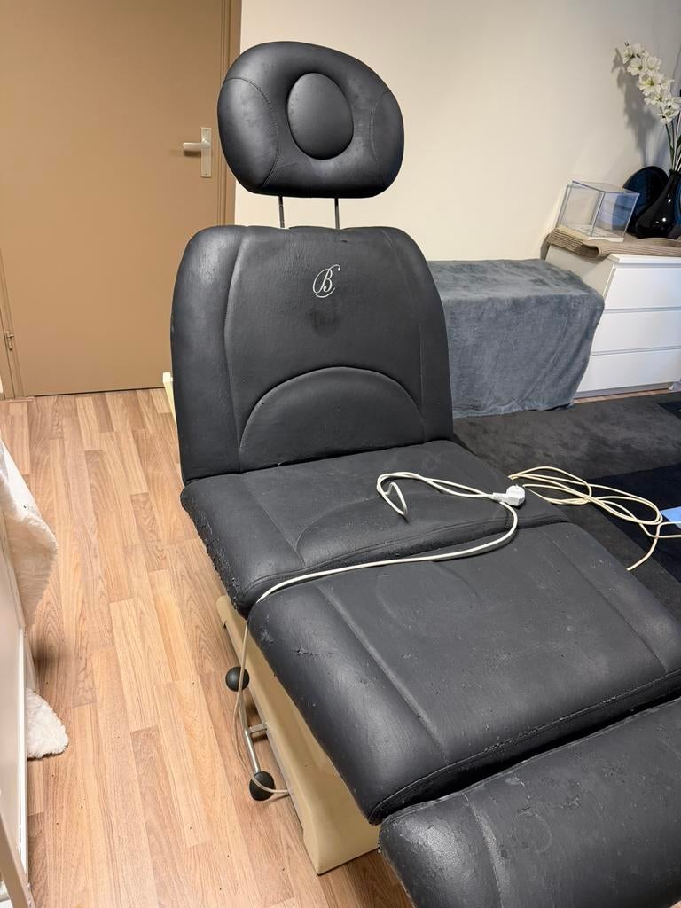 Belezzi behandelstoel gratis, Ophalen, Gebruikt, Massagetafel