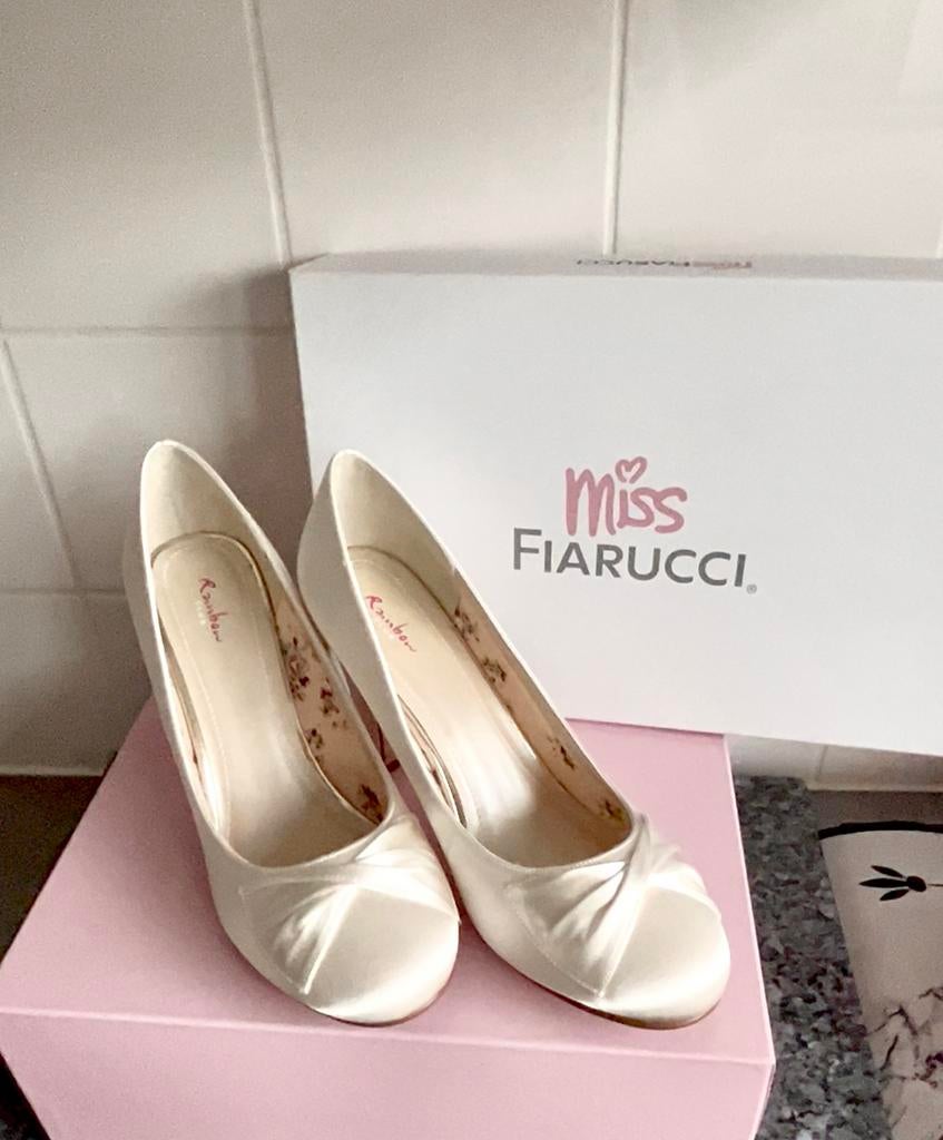 Nieuw Rainbow, Fiarucci (bruids)schoen ivory satijn mt7=40,5, Ophalen of Verzenden, Nieuw, Wit, Schoenen