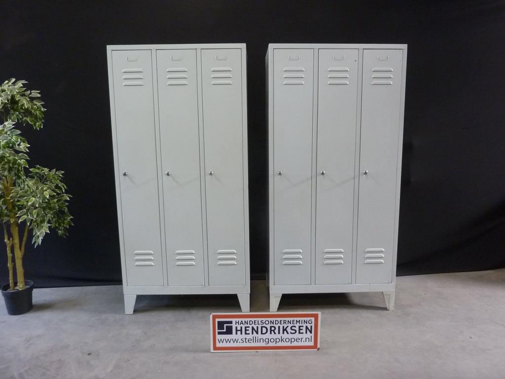 Stalen locker / 3-deurs kledinglocker / Vintage kledingkast