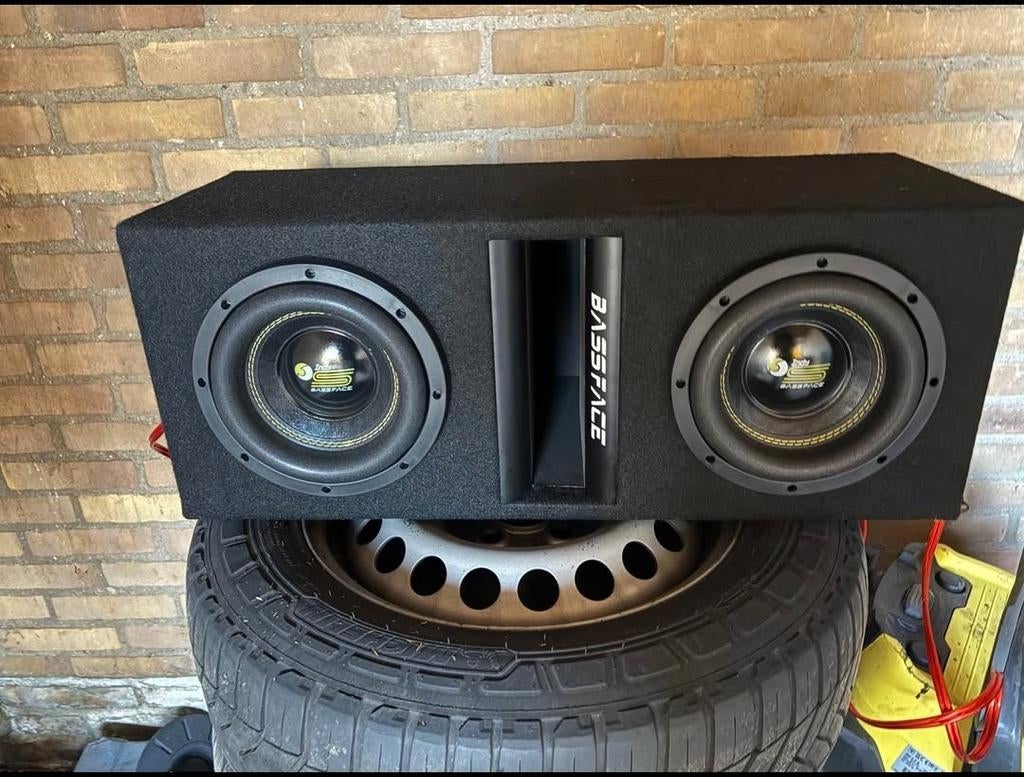 Bassface Subwoofer 2x8" + Bass Habit Versterker - Nieuwstaat, Ophalen of Verzenden, Zo goed als nieuw