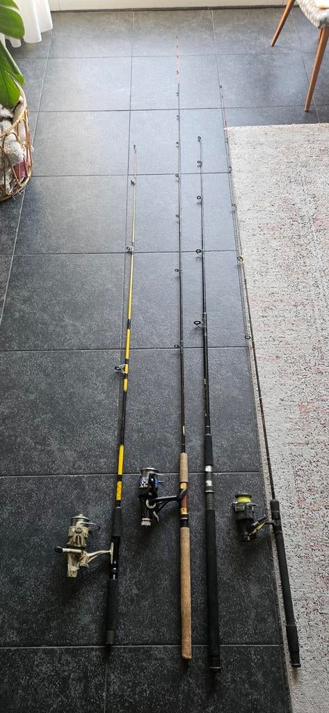 4 hengels waarvan 3 met molen en draad en camo brolly, Watersport en Boten, Hengelsport | Algemeen, Gebruikt, Werphengel, Ophalen