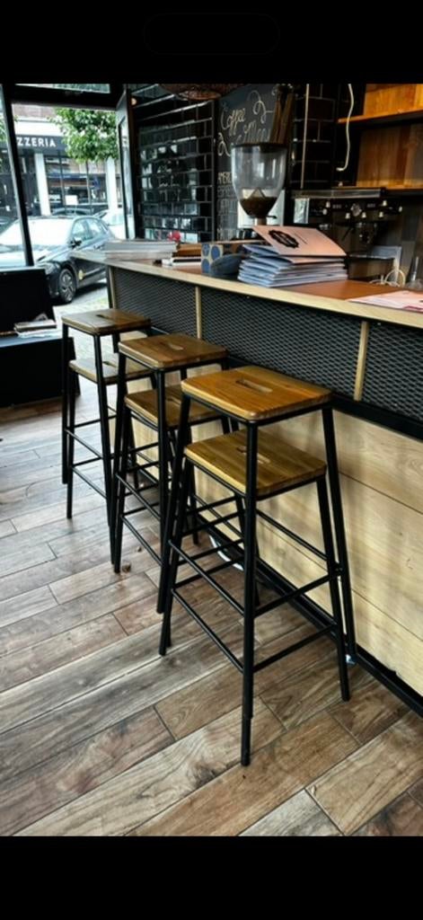 Horeca hoge tafel met 6 barkrukken, Ophalen, Met voetsteun, 90 cm of meer, Hout