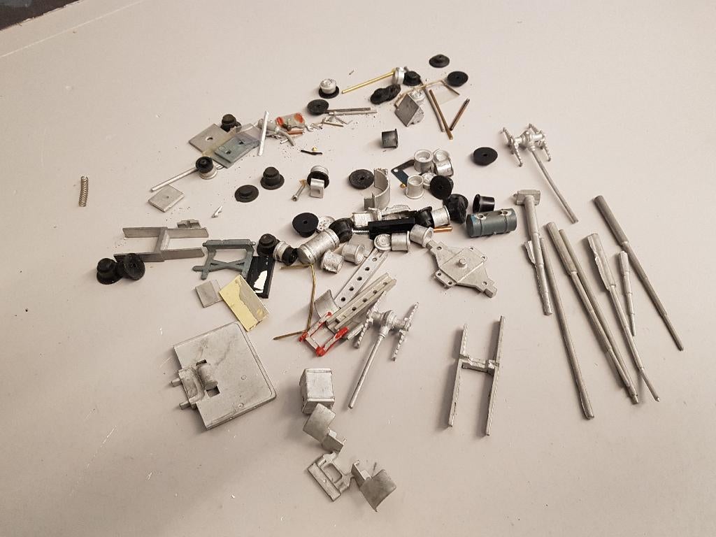 Te koop partijtje onderdelen van Asam Smith 1/50 oa kipcil, Hobby en Vrije tijd, Ophalen of Verzenden, Nieuw, Bus of Vrachtwagen