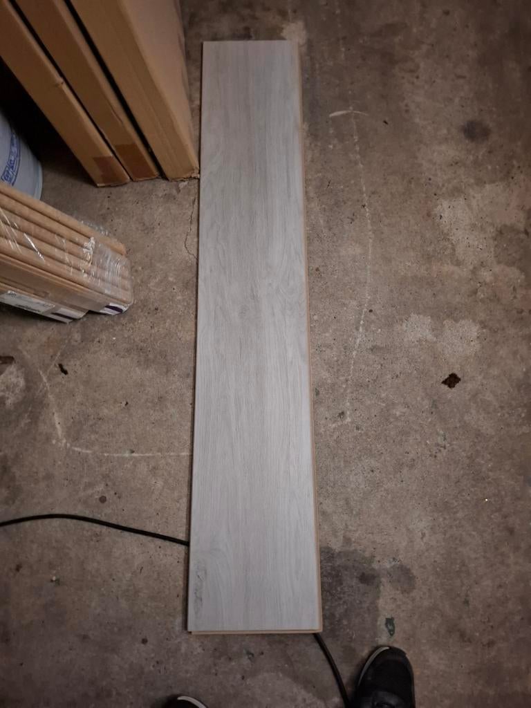 Laminaat met 4V-groef - 5.38m² voor spotprijs!, Ophalen, Kunststof, Gebruikt, 50 tot 150 cm