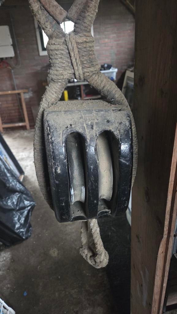 Zware antieke katrol, let op weegt zeker 12 kilo., Ophalen