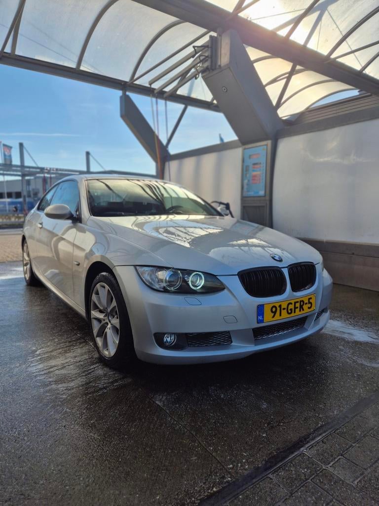 BMW 320i Coupé | 2008 | 170PK | Nap | ketting vervangen, Auto's, 1998 cc, Zwart, 4 cilinders, Bedrijf