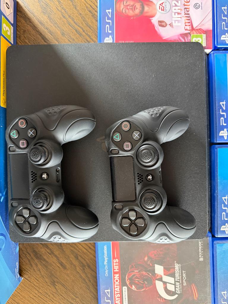 PS4 + 2 Controllers + 6 Games – Ready to Play Bundle, Spelcomputers en Games, Ophalen, Met 2 controllers, Zo goed als nieuw, Original