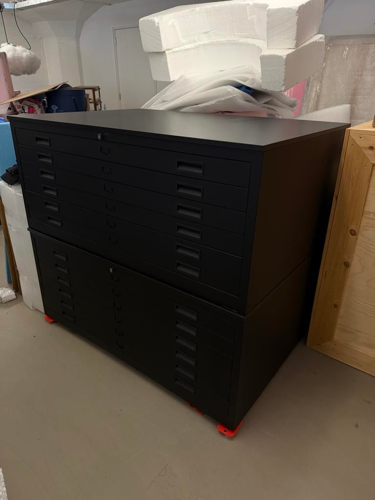 Twee zwarte ladenkasten / tekeningenkast A0, Huis en Inrichting, Kasten | Ladekasten, Gebruikt, 100 tot 150 cm, 5 laden of meer