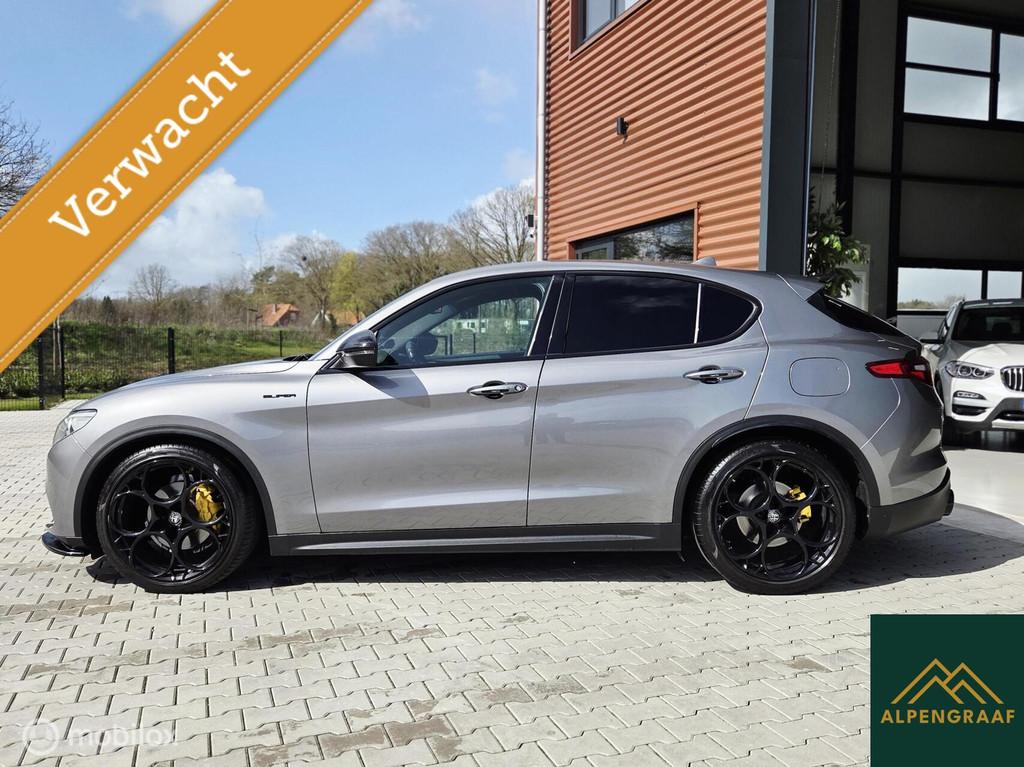 Alfa Romeo Stelvio 2.0 T AWD Super, Auto's, Zwart, 4 cilinders, Leder, Bedrijf