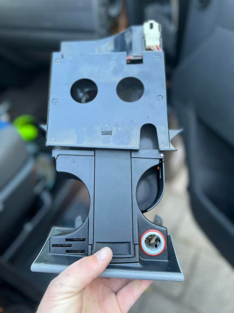 Bekerhouder/asbak vw t5, Ophalen