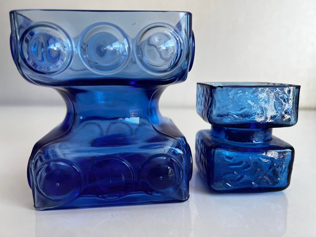 2 Fins Riihimäen Lasi Kandelaar Vaas Blauw T.Aladin H.Tynell, Antiek en Kunst, Antiek | Glas en Kristal, Ophalen of Verzenden
