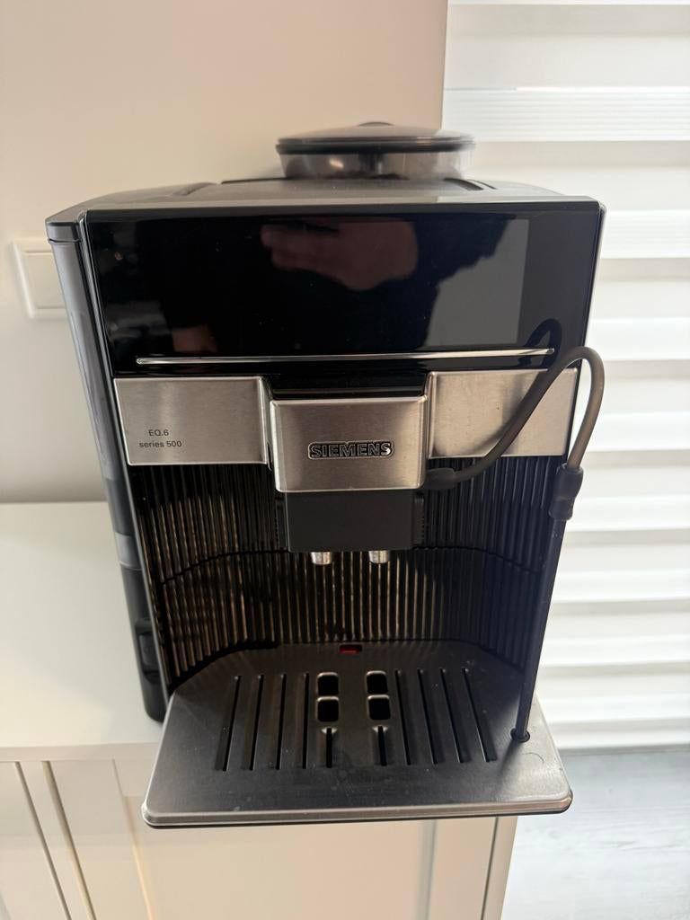 Siemens EQ6 Plus s500 koffiemachine, Witgoed en Apparatuur, Koffiezetapparaten, Ophalen, Zo goed als nieuw, Koffiemachine, Koffiebonen
