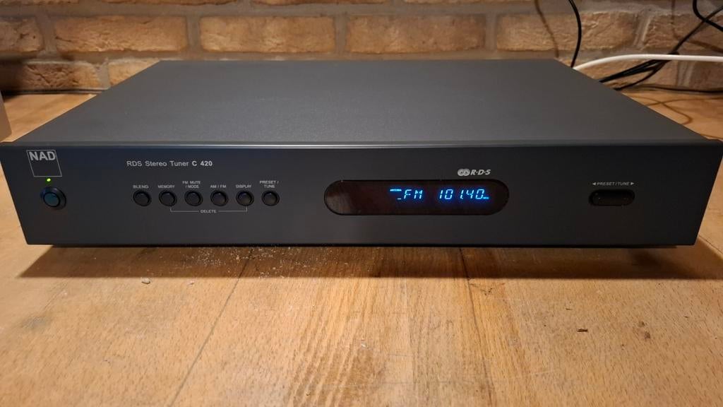 NAD C 420 stereo tuner, Audio, Tv en Foto, Ophalen of Verzenden, Zo goed als nieuw