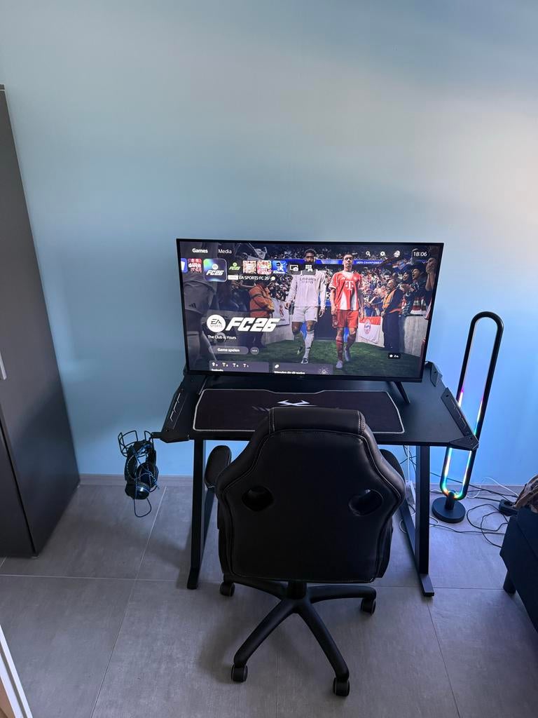 Gaming bureau inclusief stoel, Ophalen, Metaal, Zo goed als nieuw, Gamingbureau