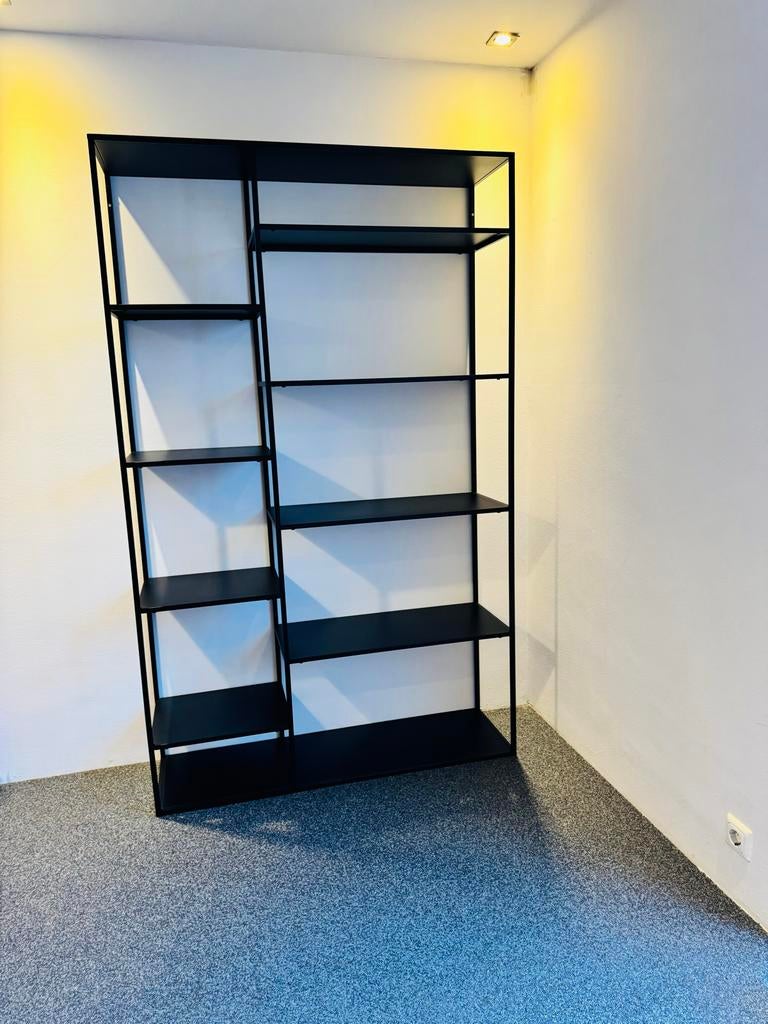 Woood June Vakkenkast Zwart Metaal, Ophalen, Met plank(en), 100 tot 150 cm, Zo goed als nieuw