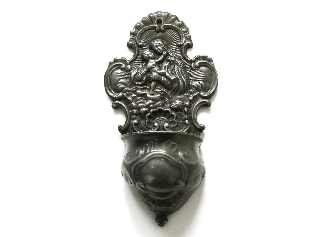 Tinnen wijwaterbakje met Maria Jezus en engel in reliëf tin, Ophalen of Verzenden