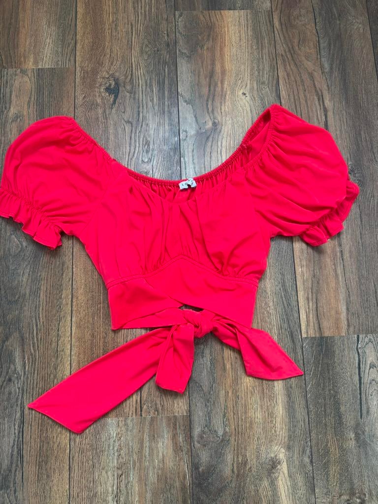 Loavies crop top in het rood in maat M., Maat 38/40 (M), Ophalen of Verzenden, Zo goed als nieuw, Korte mouw