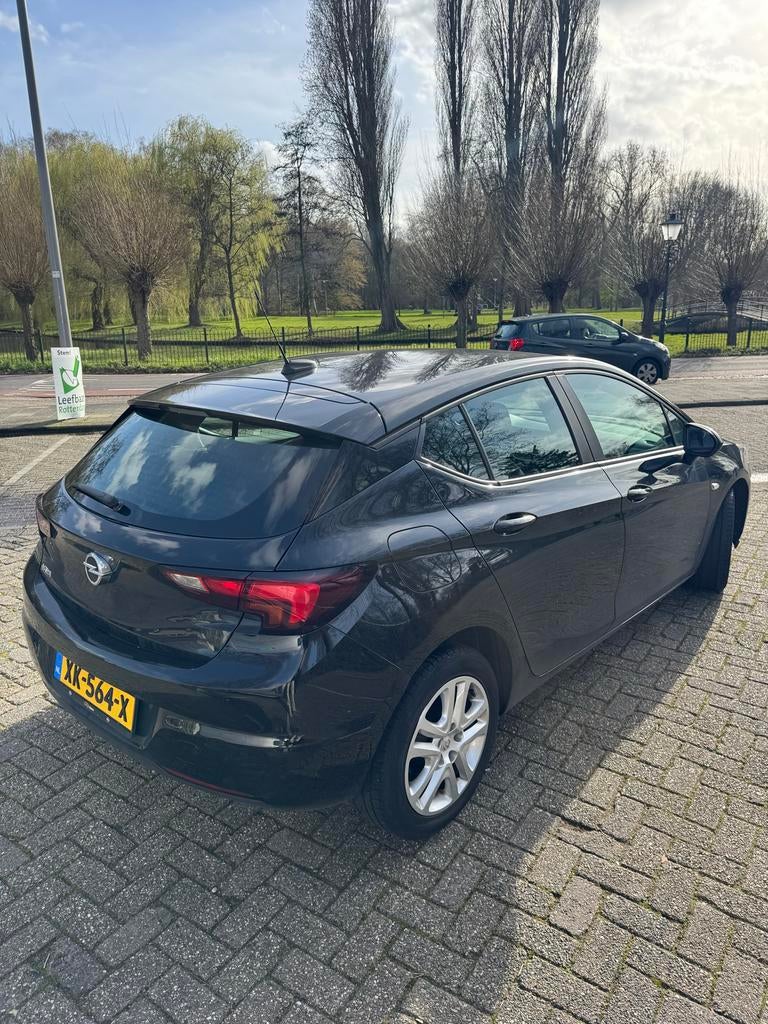 Opel Astra 1.0 Online Turbo (2019) - Zuinig | APK |CARPLAY, Auto's, Zwart, Parkeersensor, Handgeschakeld, Particulier