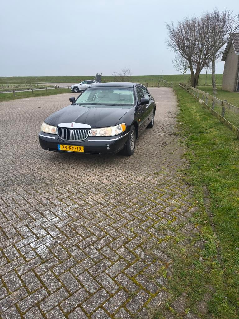 Ford Lincoln 4.6 I Town CAR AUT 2000 Zwart, Automaat, Achterwielaandrijving, 907 kg, Zwart