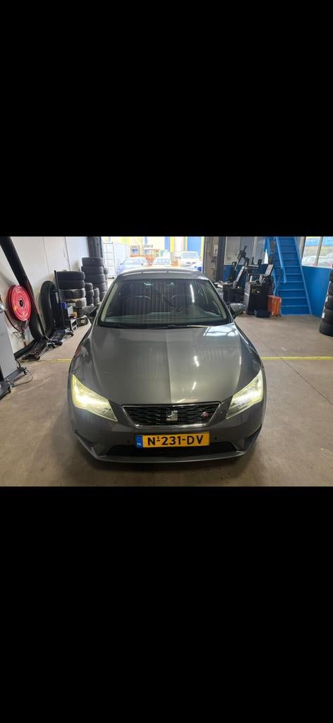 Seat Leon 1.4 TSI ACT 110KW/150PK Dsg7 2015 Grijs, Auto's, Stof, Zwart, 4 cilinders, Leon