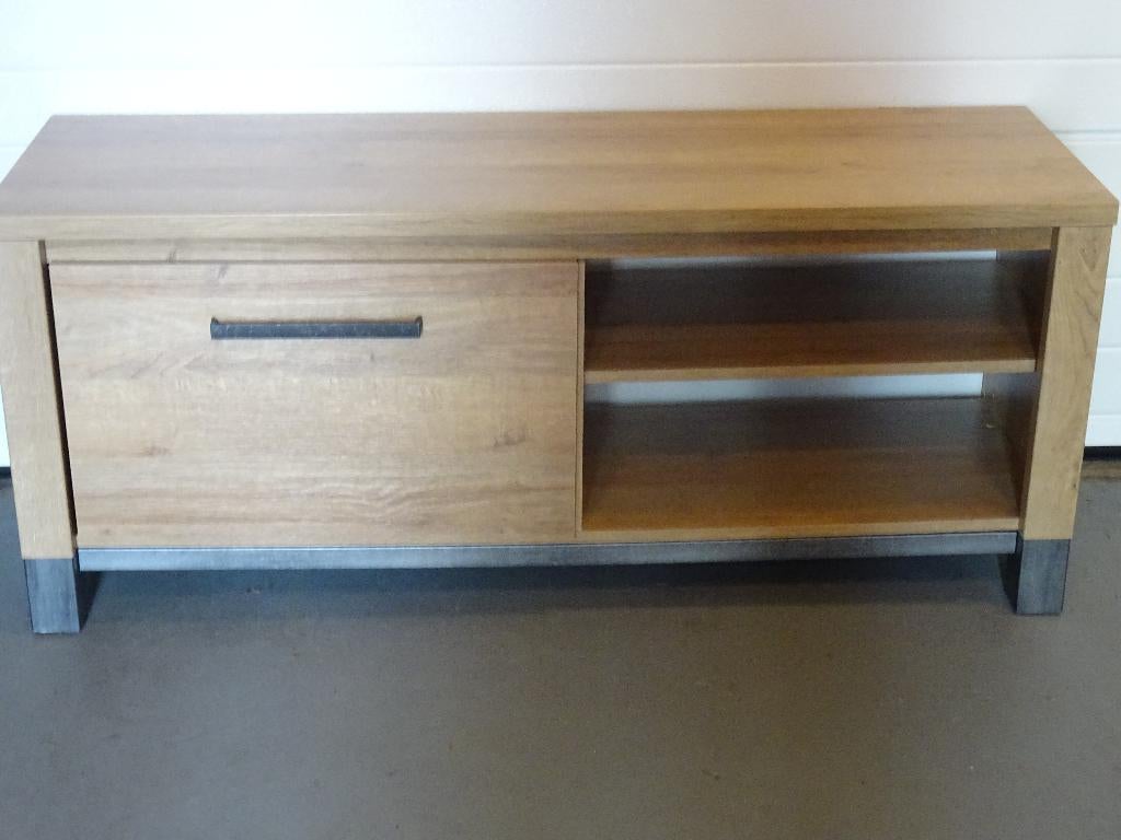 Tv meubel licht eiken kleur, zgan tv kastje televisiekastje, Huis en Inrichting, Kasten | Televisiemeubels, Zo goed als nieuw