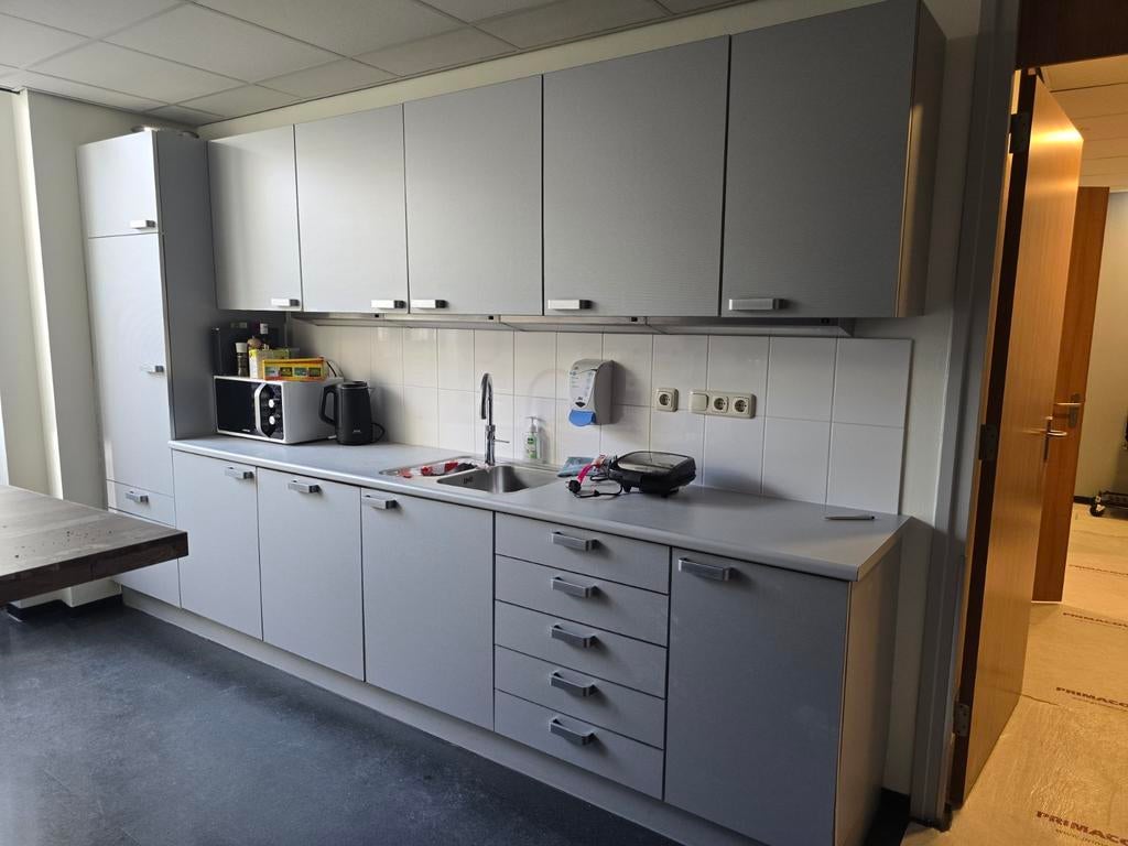 Grijze keuken met bovenkasten en lades, Huis en Inrichting, Ophalen, Gebruikt, Wit, Enkelwandige keuken